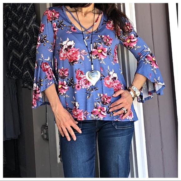 Bell sleeves print top - Picture 3 of 8
